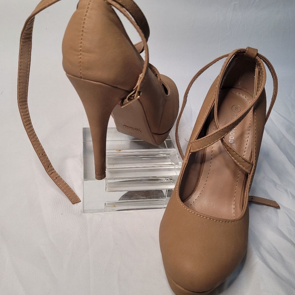 TOP Moda Nude Cross Ankle Strap Heel ๐ ๐ - Picture 5 of 6